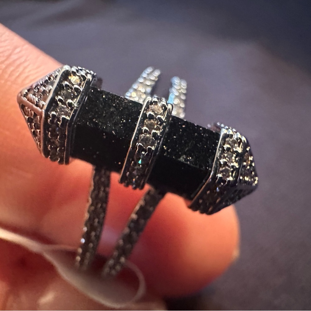 🖤 Caged Instinct – Black Onyx Sandstone Ring 🖤